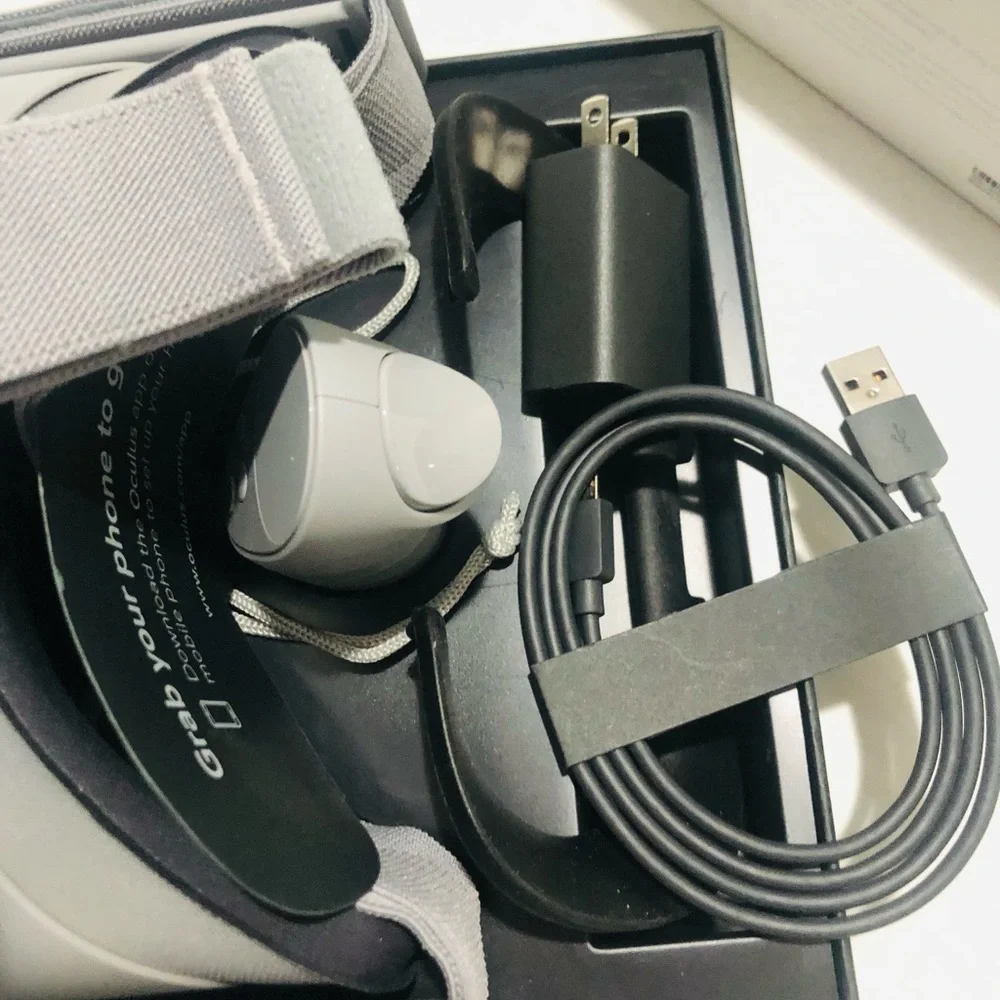 Oculus Go 64gb All in One VR Headset  Open box to show content in Box New